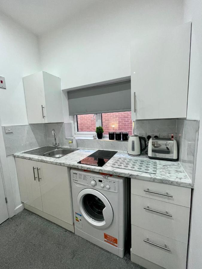 Self Contained Studio In Bham City Centre W Parking Birmingham Exterior photo